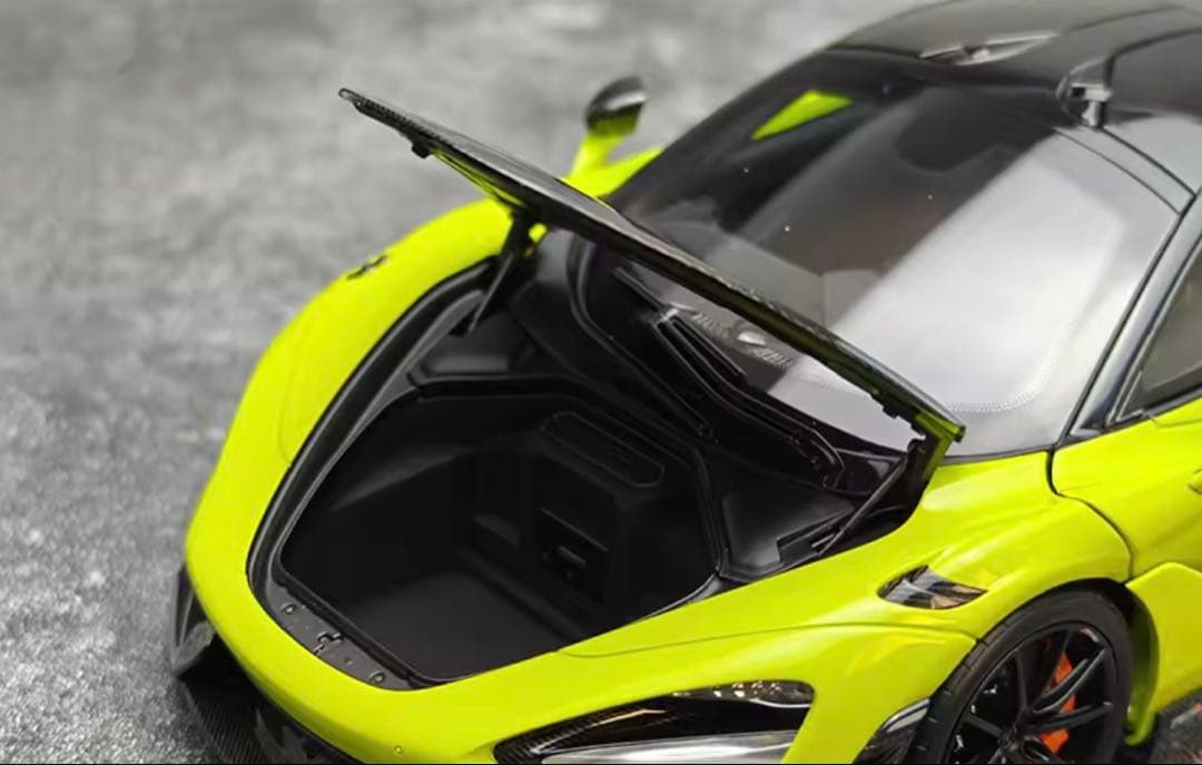 McLaren 765LT 1/18スケールモデルミニカー