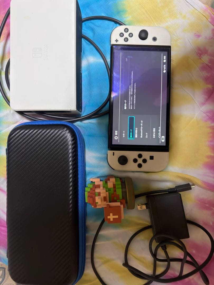 Nintendo Switch 本体 ホワイト 充電器・ケース・アミーボ付き