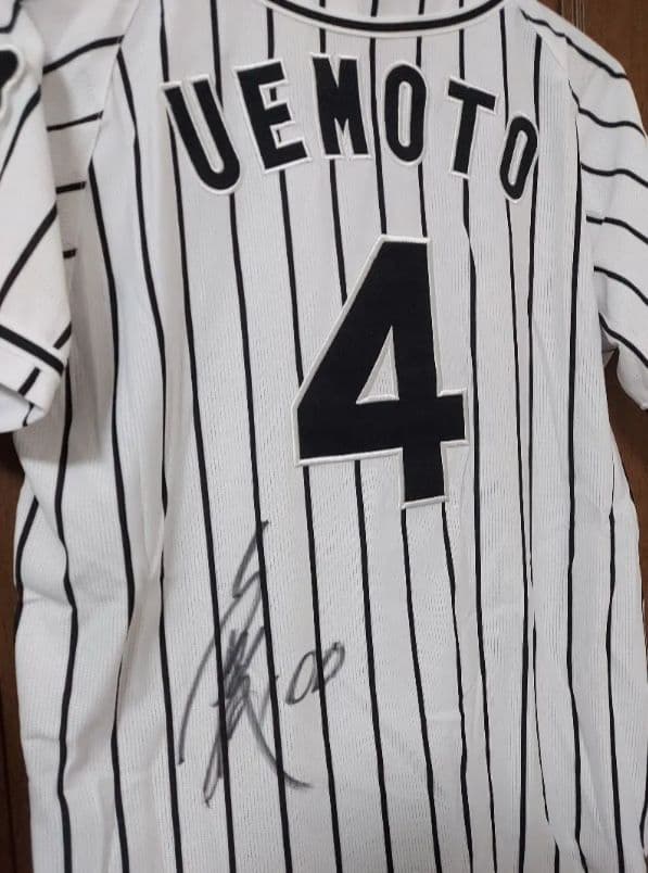 阪神タイガース レプリカユニフォーム 4番 上本博紀選手 サイン入り