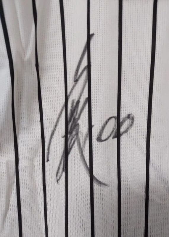 阪神タイガース レプリカユニフォーム 4番 上本博紀選手 サイン入り