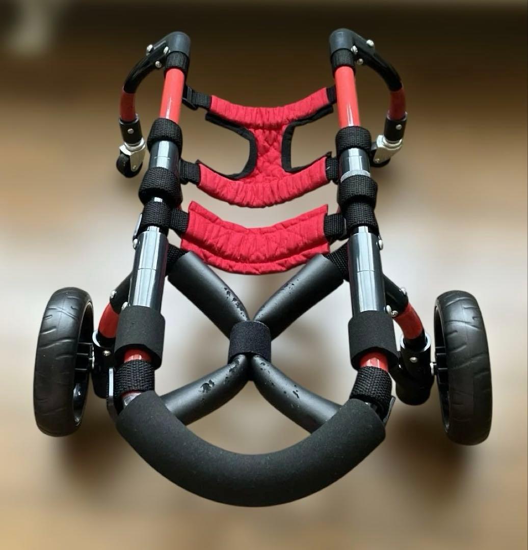 中古♡ワンちゃん4輪　リハビリ　食事補助　犬用車椅子　体制維持　犬の歩行器