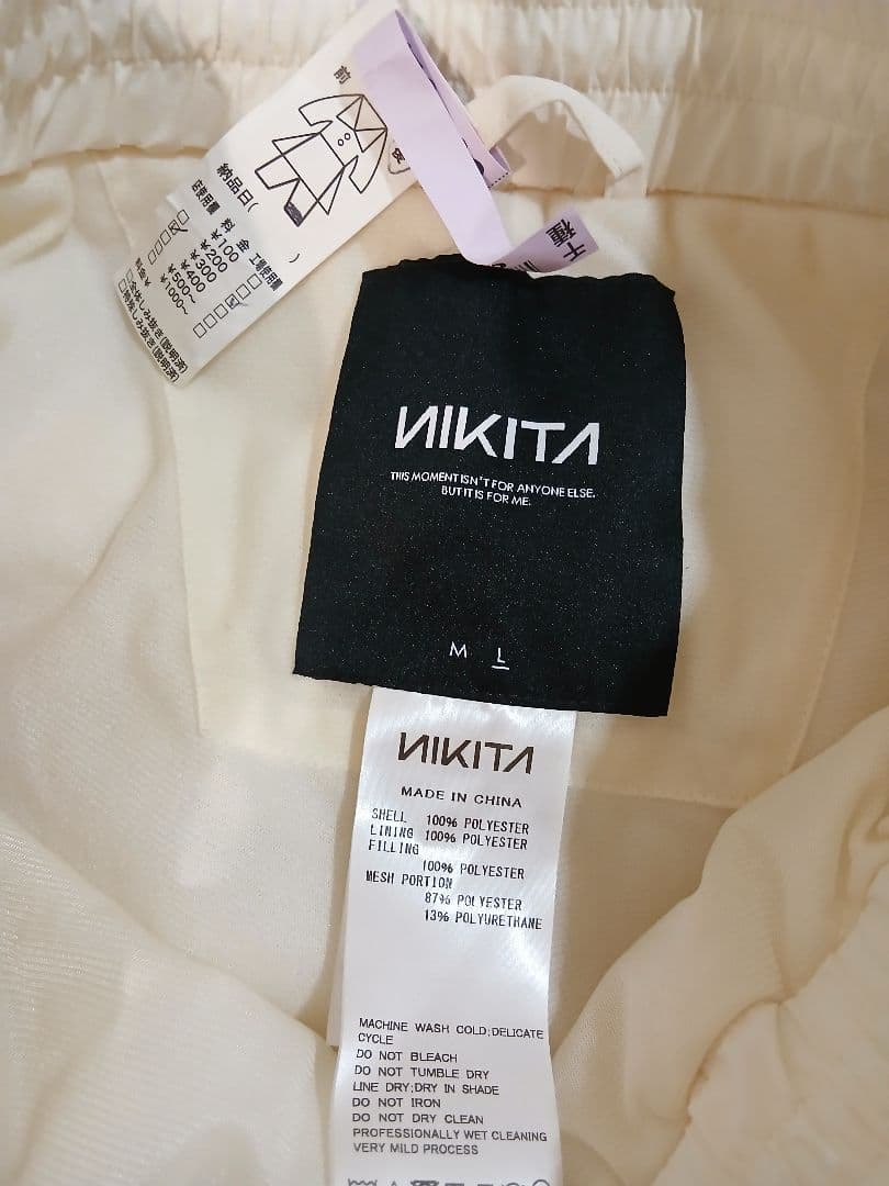 美品⭐ニキータスノボウェアパンツLサイズ⭐タグあり⭐クリーニング済⭐オフホワイト