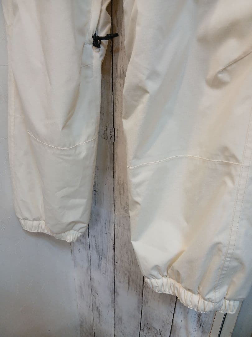 美品⭐ニキータスノボウェアパンツLサイズ⭐タグあり⭐クリーニング済⭐オフホワイト