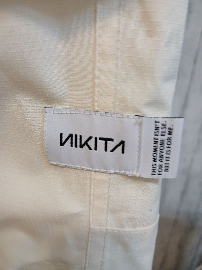 美品⭐ニキータスノボウェアパンツLサイズ⭐タグあり⭐クリーニング済⭐オフホワイト