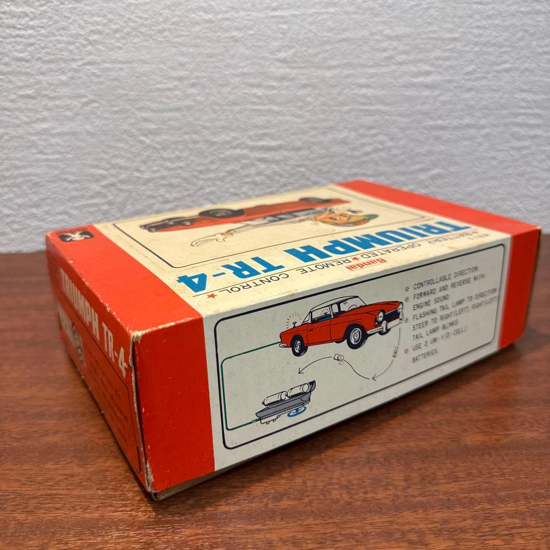 バンダイのリモコン付き Triumph TR4 ブリキ