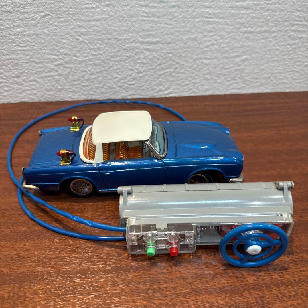 バンダイのリモコン付き Triumph TR4 ブリキ