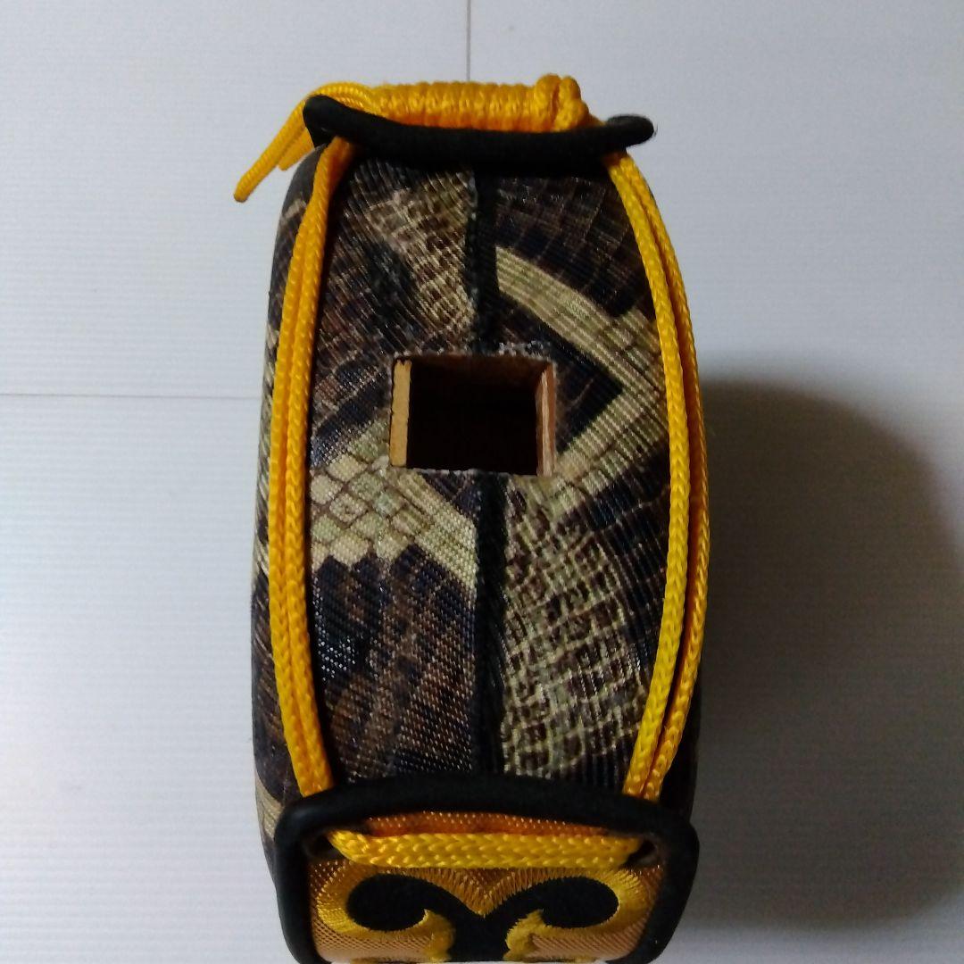 奄美玄三線、人工革