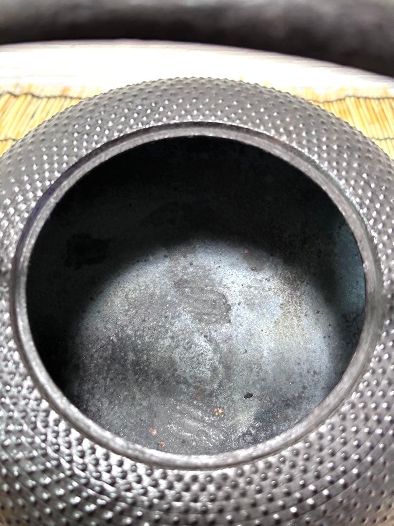 未使用品、栞付　南部照光堂造　１５型アラレ　南部鉄瓶　ブッヒィー♪\"\"様売約済み