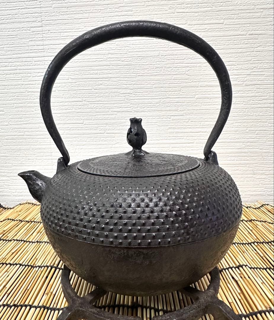 未使用品、栞付　南部照光堂造　１５型アラレ　南部鉄瓶　ブッヒィー♪\"\"様売約済み