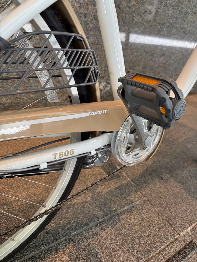 GIANT ホワイト シティサイクル 前カゴ付き
