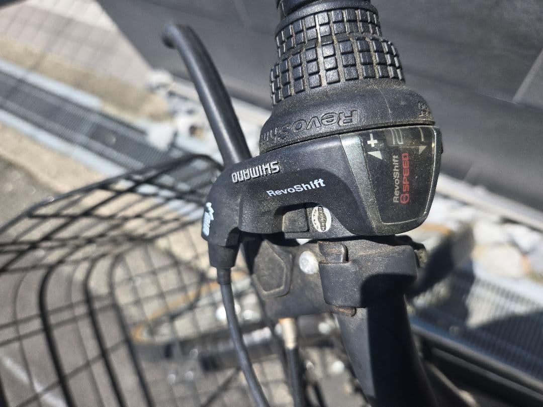 シティサイクル シマノ 6段変速 ブラック 前カゴ付き 27インチ