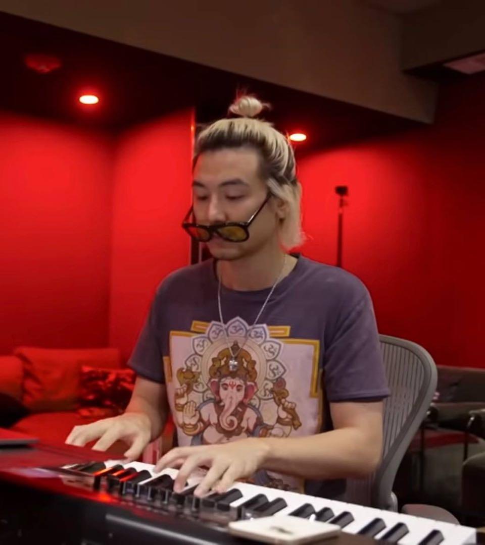 藤井風 イメージペンダント ネックレス 【オーム文字・ガネーシャ・青】