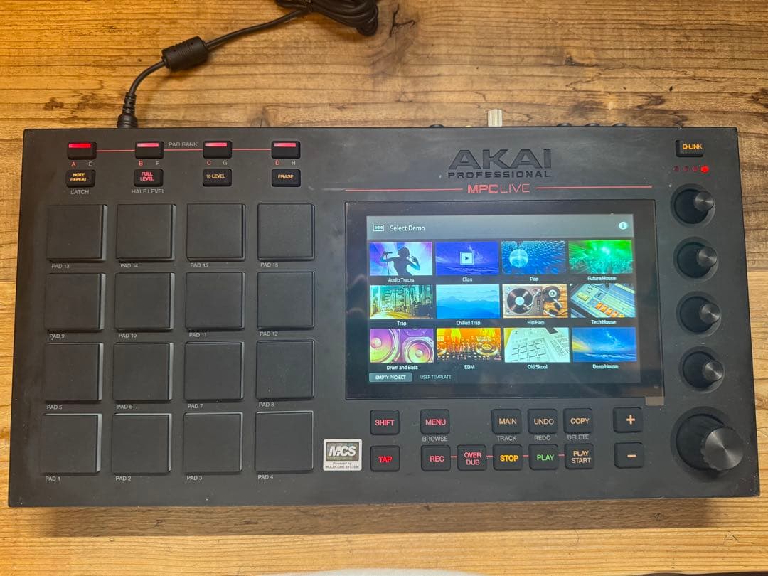 AKAI ｜ MPC LIVE