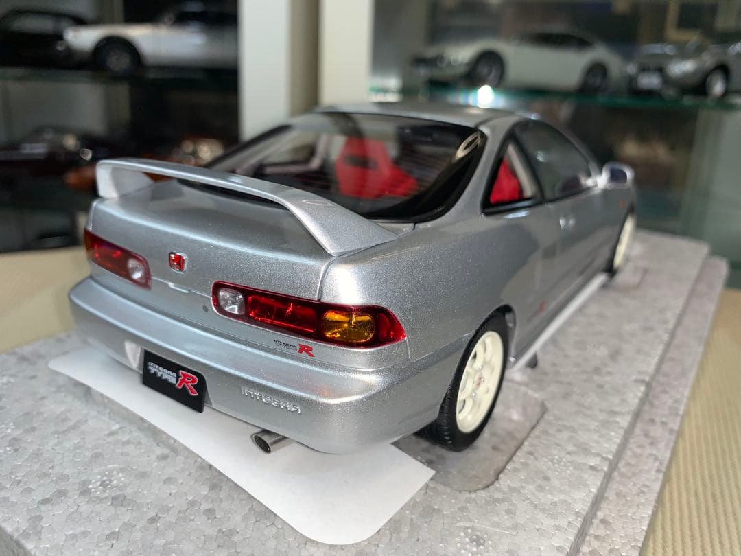 MOTORHELIX 1/18 ホンダインテグラtypeR