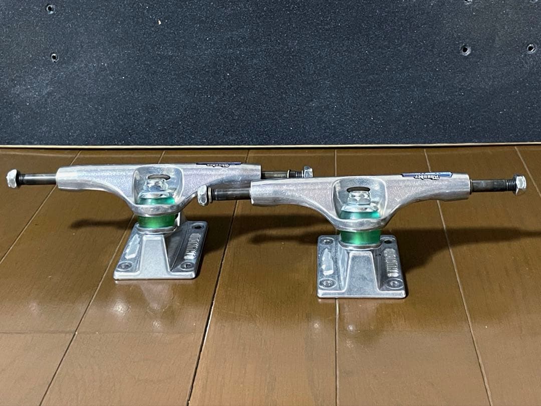 スケートボード THUNDER TRUCK HOLLOW LIGHTS 147inch