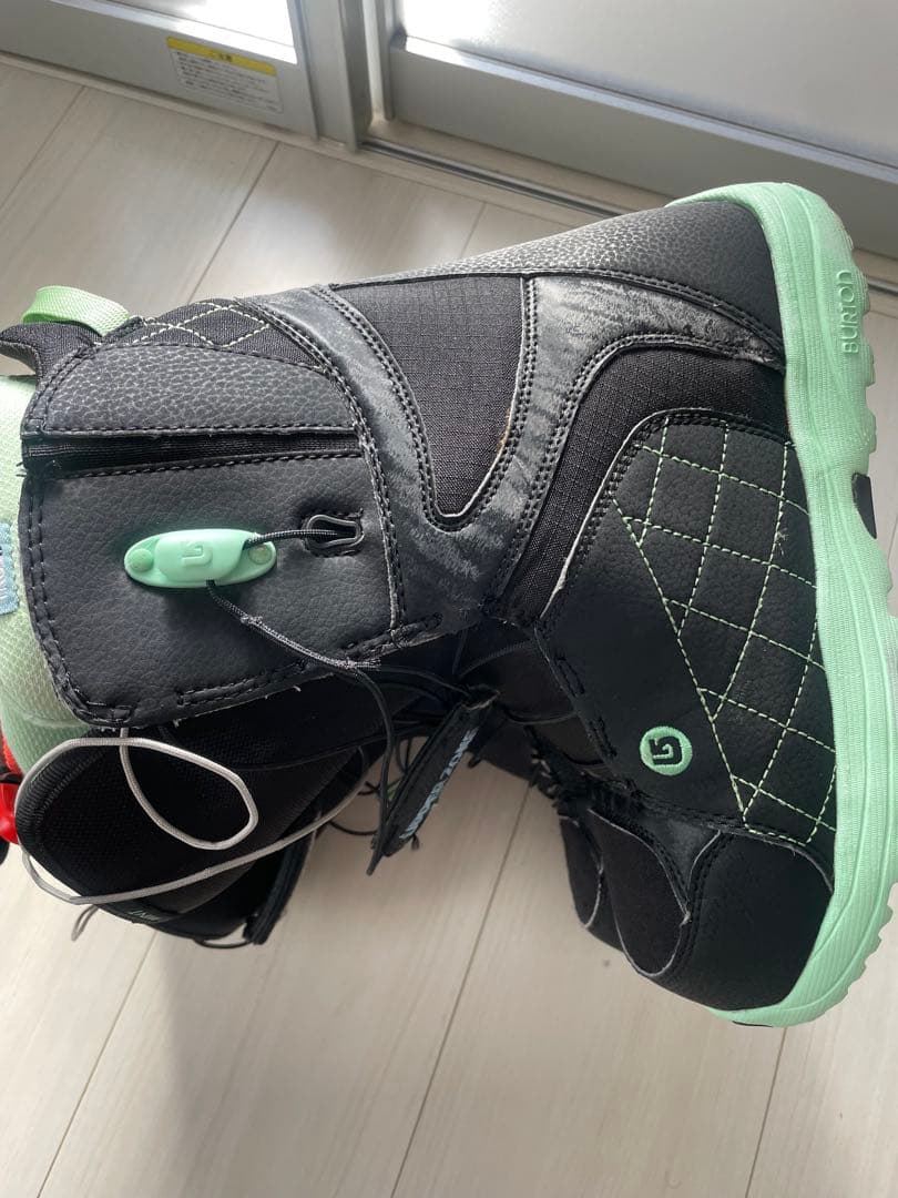 Burton Mint 女性用スノーボードブーツ 24.5cm