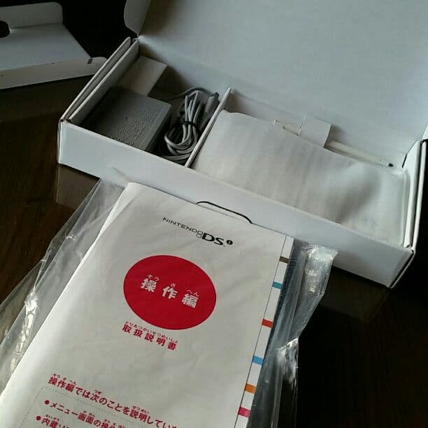 NINTENDO　DS   i  　新品同様