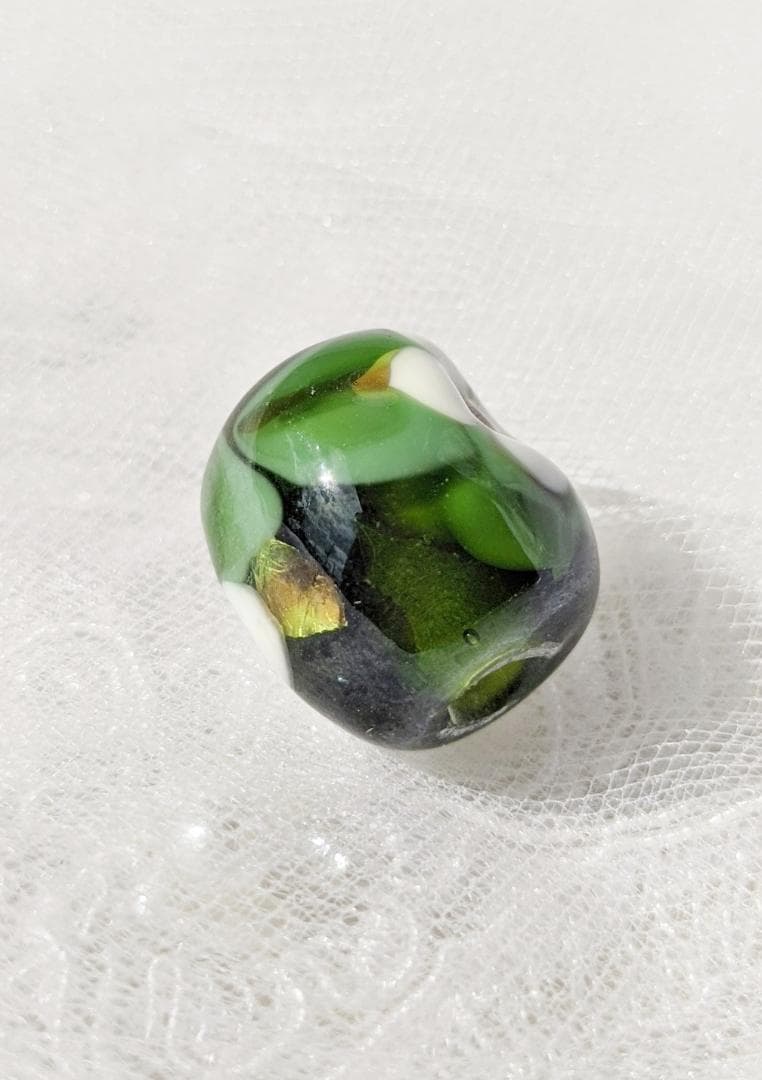 吉田正子トンボ玉（漆）　ガラス玉に込めた日本画　和のこころ　癒しの伝統美術