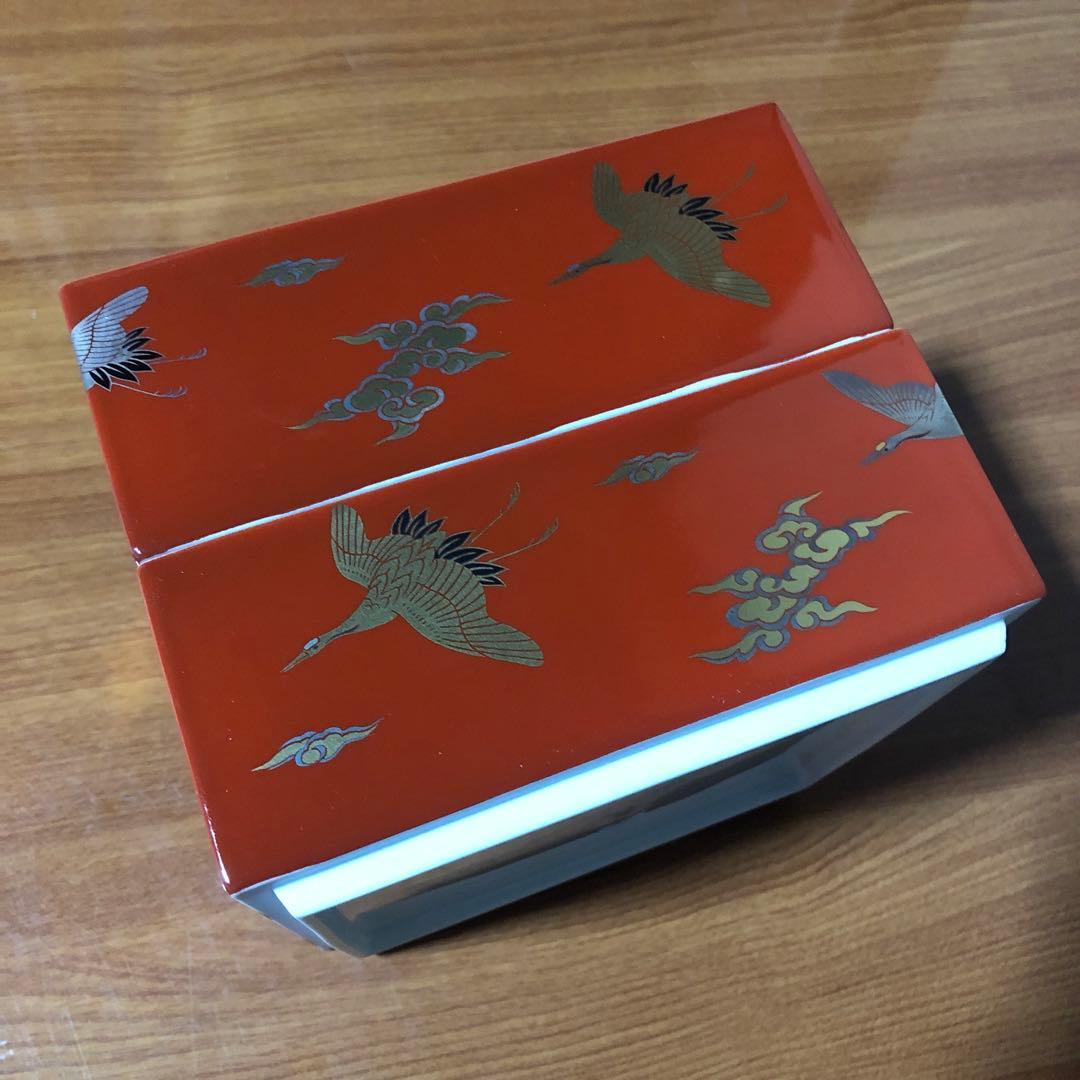 深川製磁 染錦手波鶴紋 三段重 重箱 お正月 鶴 蓋物 金彩 おせち料理