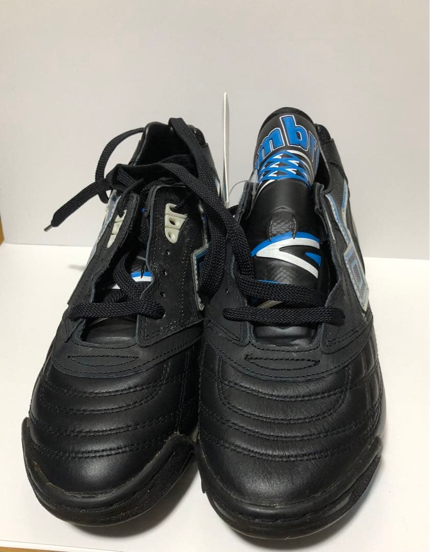 アンブロ D・I・A・M・I・C　トレーニングシューズ 未使用タグ付き 訳あり
