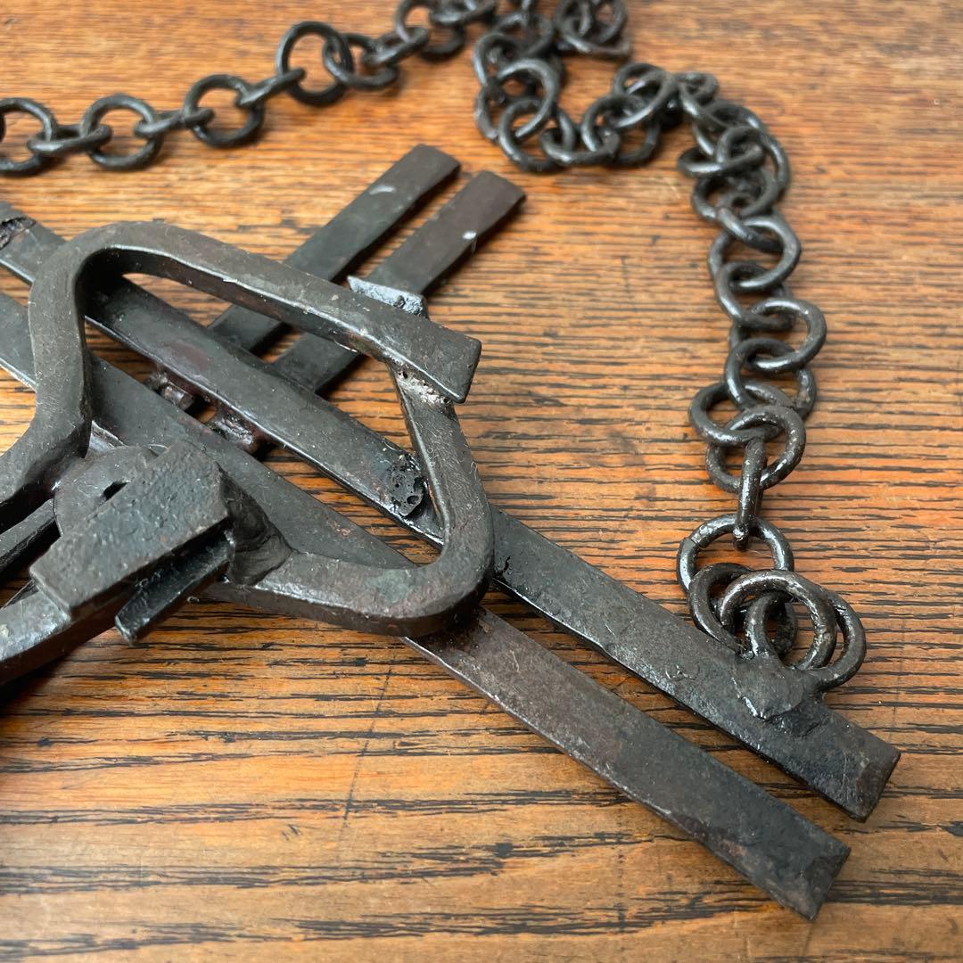 鉄の十字架　溶接　抽象的なイエスキリスト像　アイアン　モダニズム　キュビズム