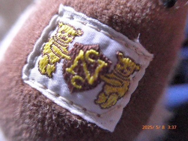 とても貴重なイギリスのテディベア 老舗ニズべのテディベアです。入手困難