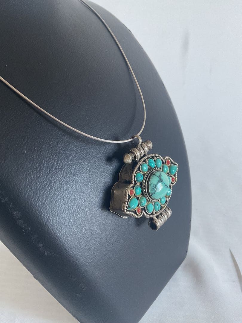 古いアフガニスタンSV伝統工芸「花のペンダントヘッド/経典入」①