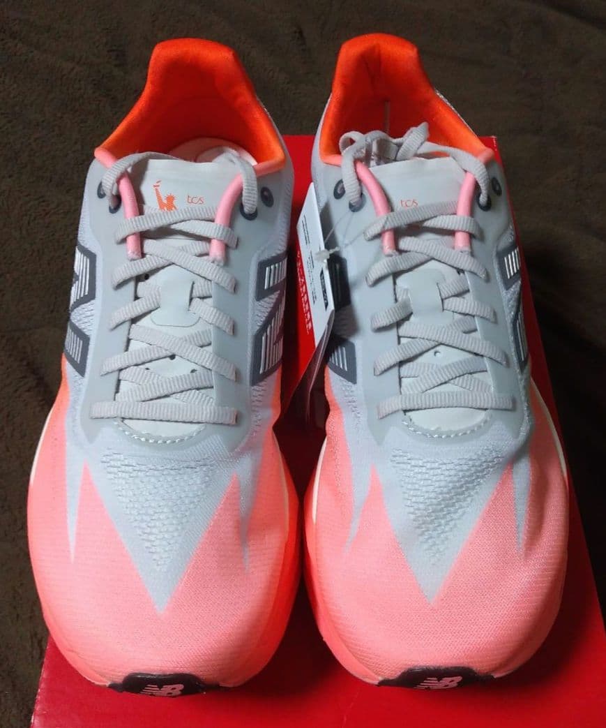 ニューバランス　フューエルセルSCエリートV5　限定モデル