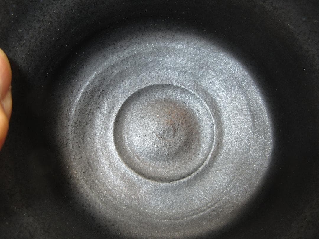 送料込【逢絢亭・新品】茶道具 茶碗 美濃焼 黒織部 白土窯 共箱入り