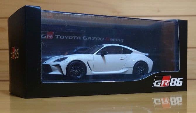 トヨタGR86 1/30カラーサンプル ミニカー　新品未使用品1つGRケース付