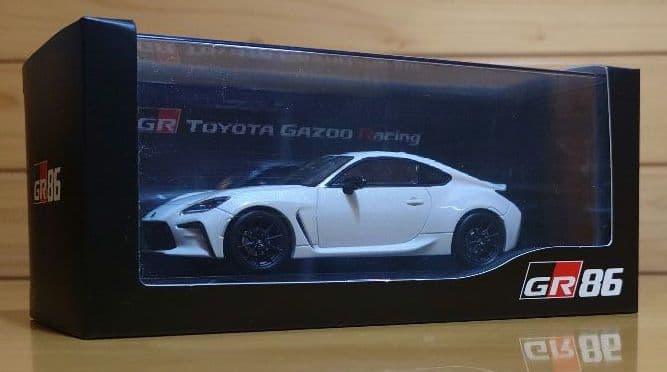 トヨタGR86 1/30カラーサンプル ミニカー　新品未使用品1つGRケース付