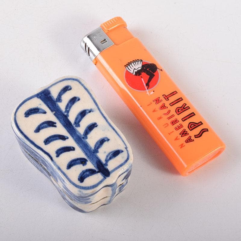 中国　成化年製款　青花　蓋物　時代箱　V　8094