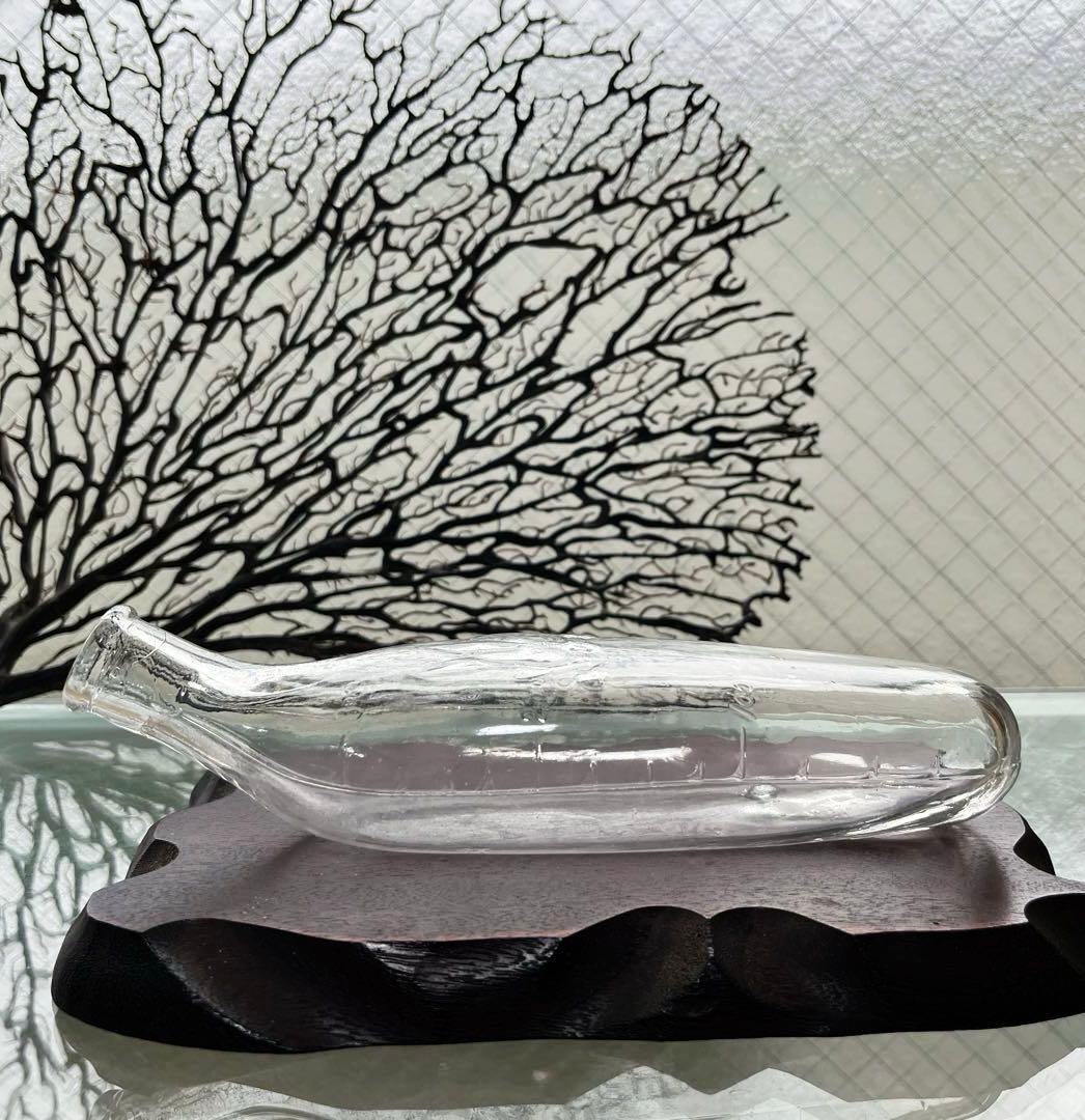 骨董　時代ガラス　希少　ウサギ哺乳瓶　ウサギ車エンボス　ウランガラス