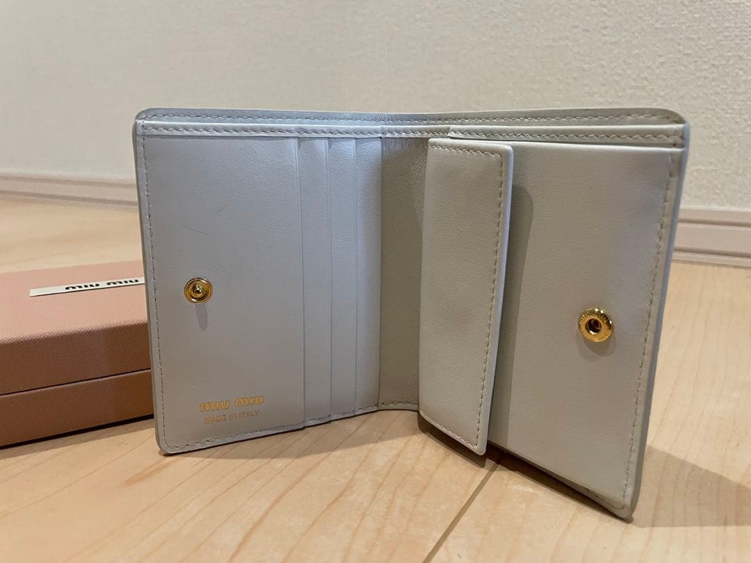 miumiu 二つ折り財布