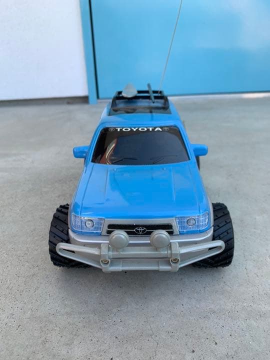 トヨタハイラックスサーフ　ラジコン(手押し可動)　大フィギア
