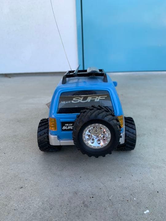 トヨタハイラックスサーフ　ラジコン(手押し可動)　大フィギア