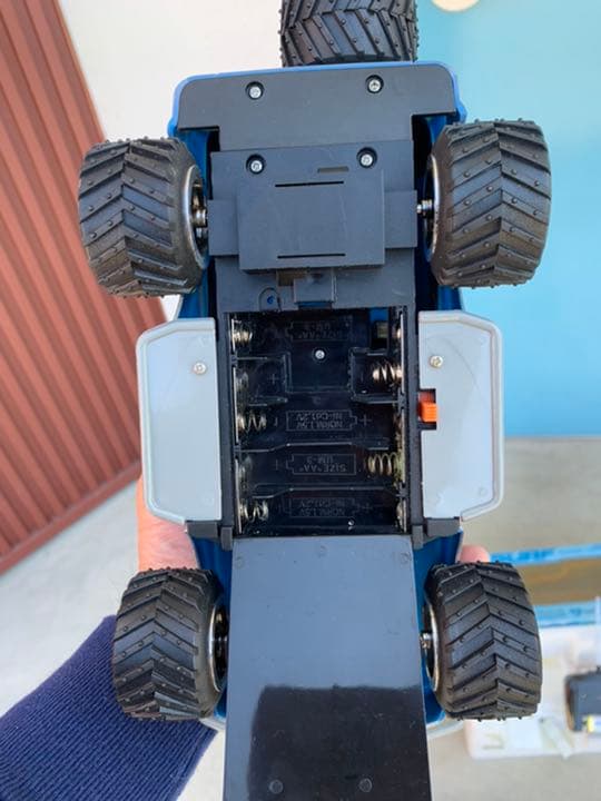 トヨタハイラックスサーフ　ラジコン(手押し可動)　大フィギア