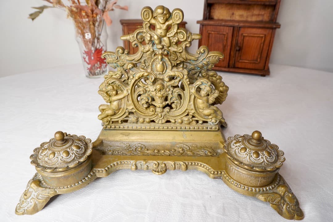 フランス アンティーク 天使と花かごのレタースタンド＆インクウェル