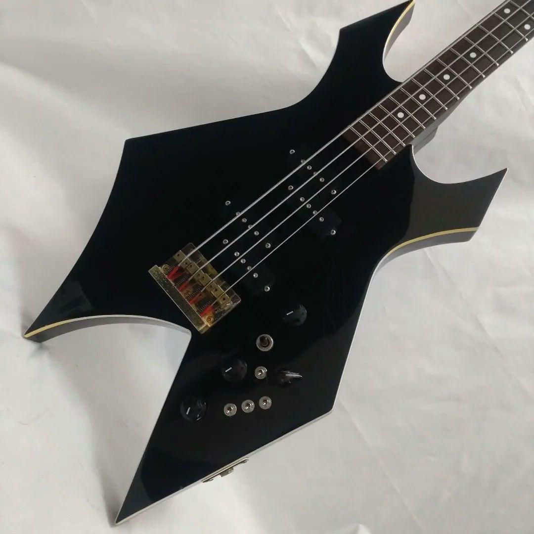 個性派ベーシストにワーロックベース！