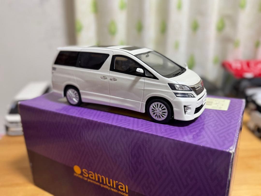 サムライ　ヴェルファイア 1/18 ホワイト