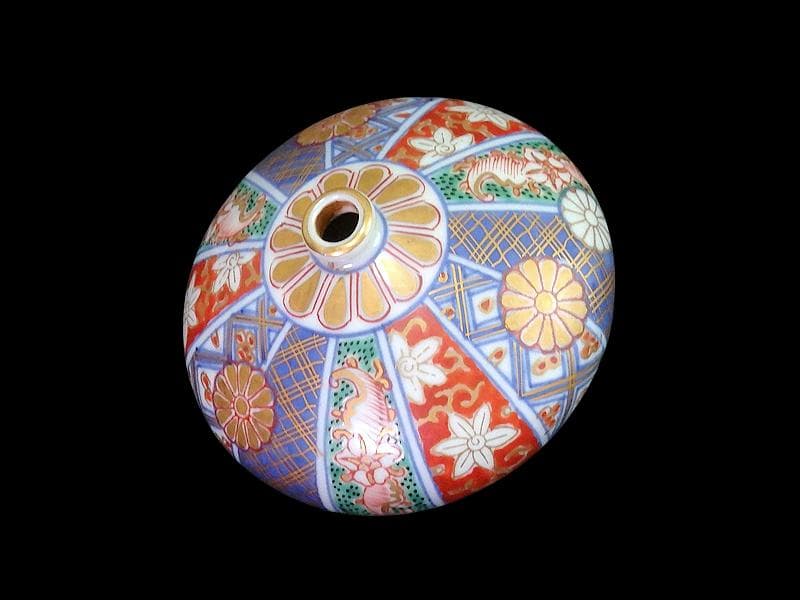 大聖寺伊万里　金襴手　割絵　十二葉菊紋に鉄線の図　油壷　N011AS-fbug