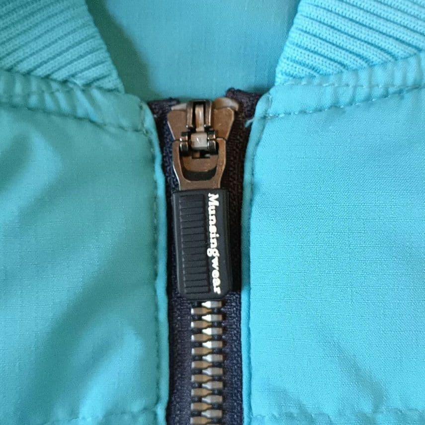 ​【美品】マンシングウェア ハイブリッド ダウンジャケット メンズL ブルー