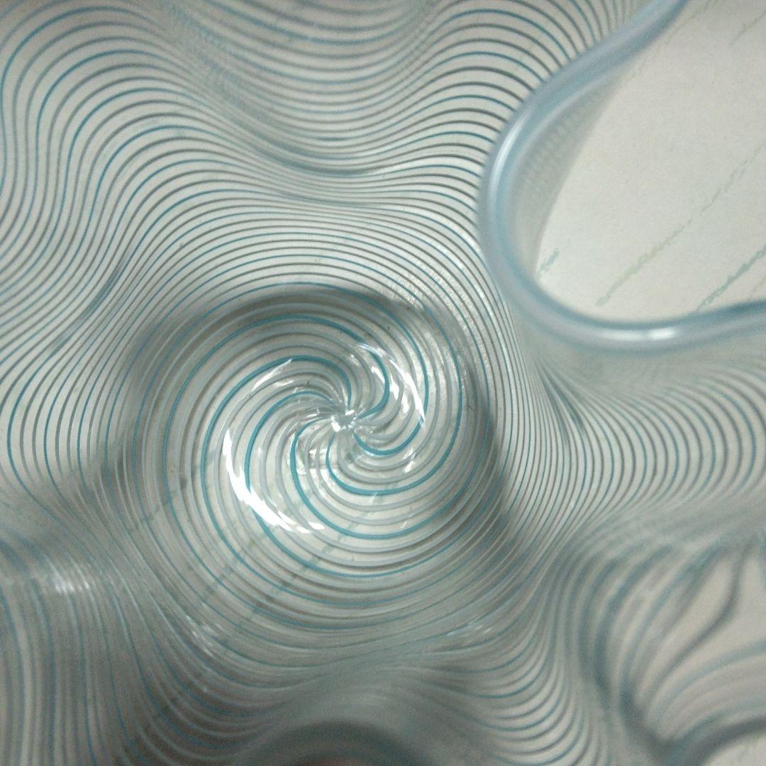 ヴェネツィアングラス　波状の青色ストライプガラス花瓶