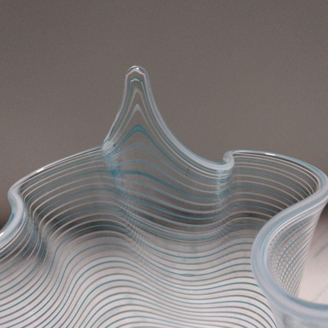 ヴェネツィアングラス　波状の青色ストライプガラス花瓶