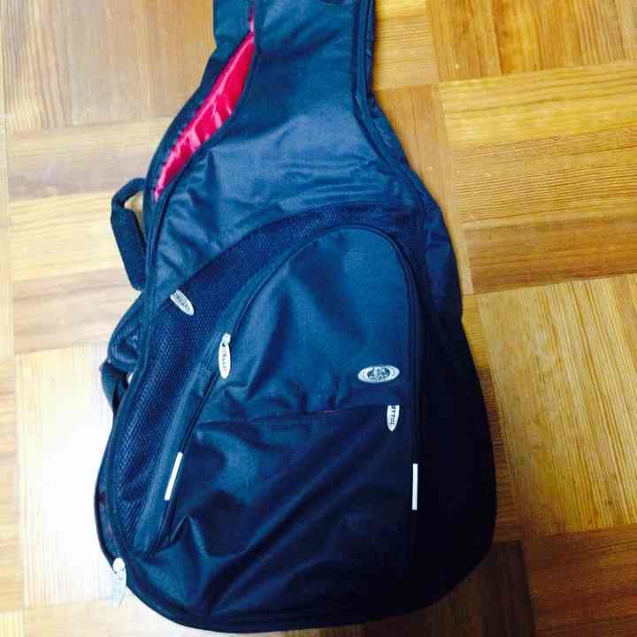 今日だけ大セール アコースティックギターとケース