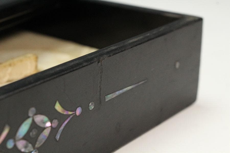 螺鈿 三つ葉葵 徳川紋 鍔 箱(K-LC769)