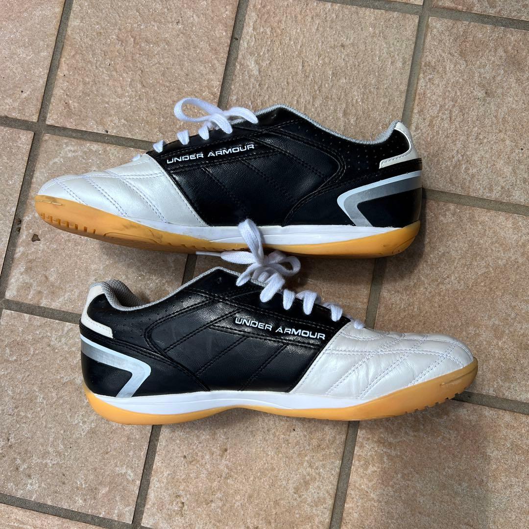 アンダーアーマーフリーリー白／黒