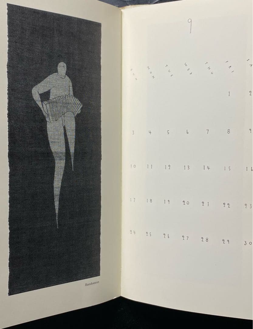 望月通陽　草木染めタペストリー　「奏でる器」からー　「バンドネオン」