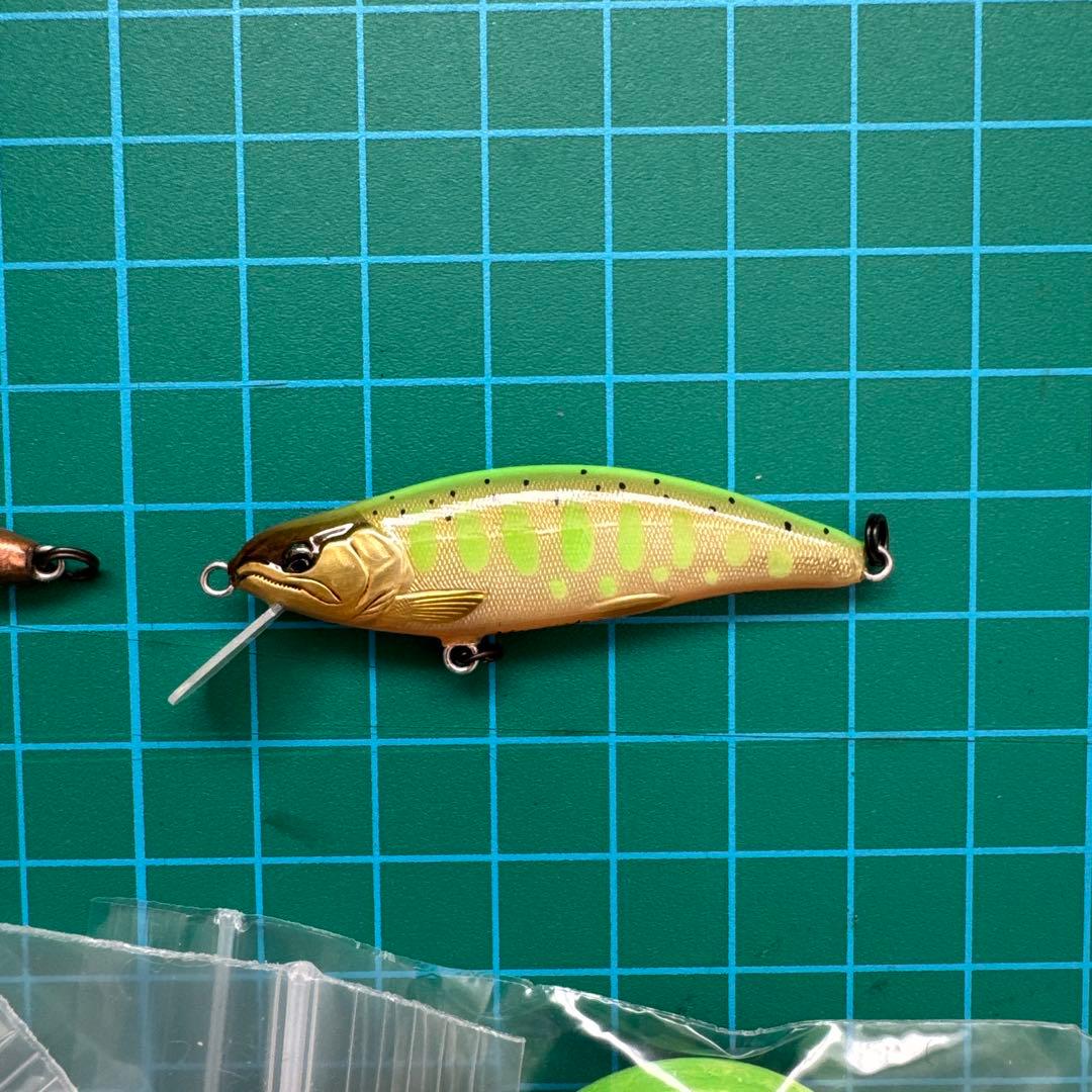 ハンドメイドミノーとバッヂのセット