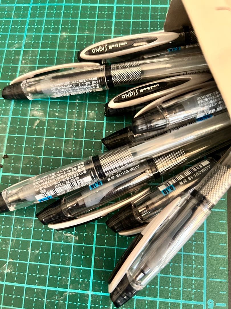 【廃盤品・未開封】ユニボール シグノビット0.18mm 黒10本
